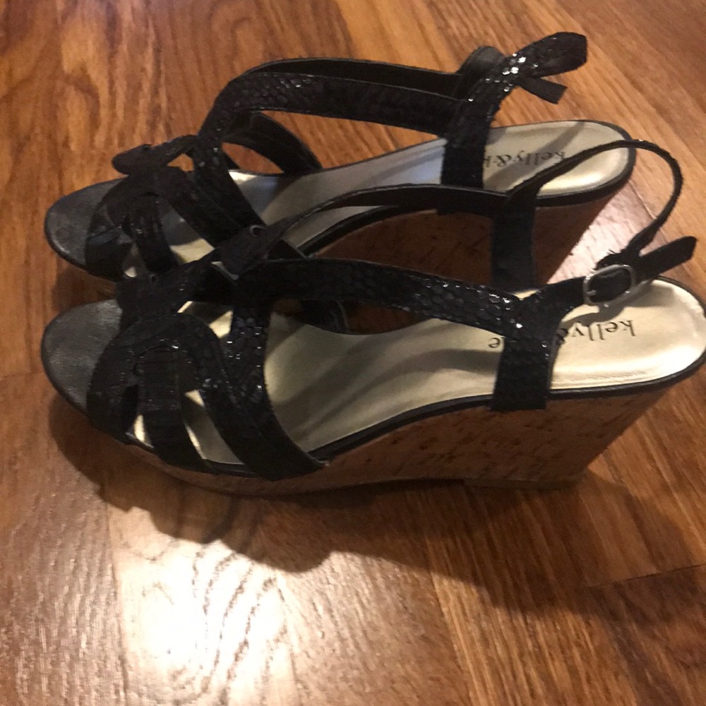 Kelly and Katie sandals size 9